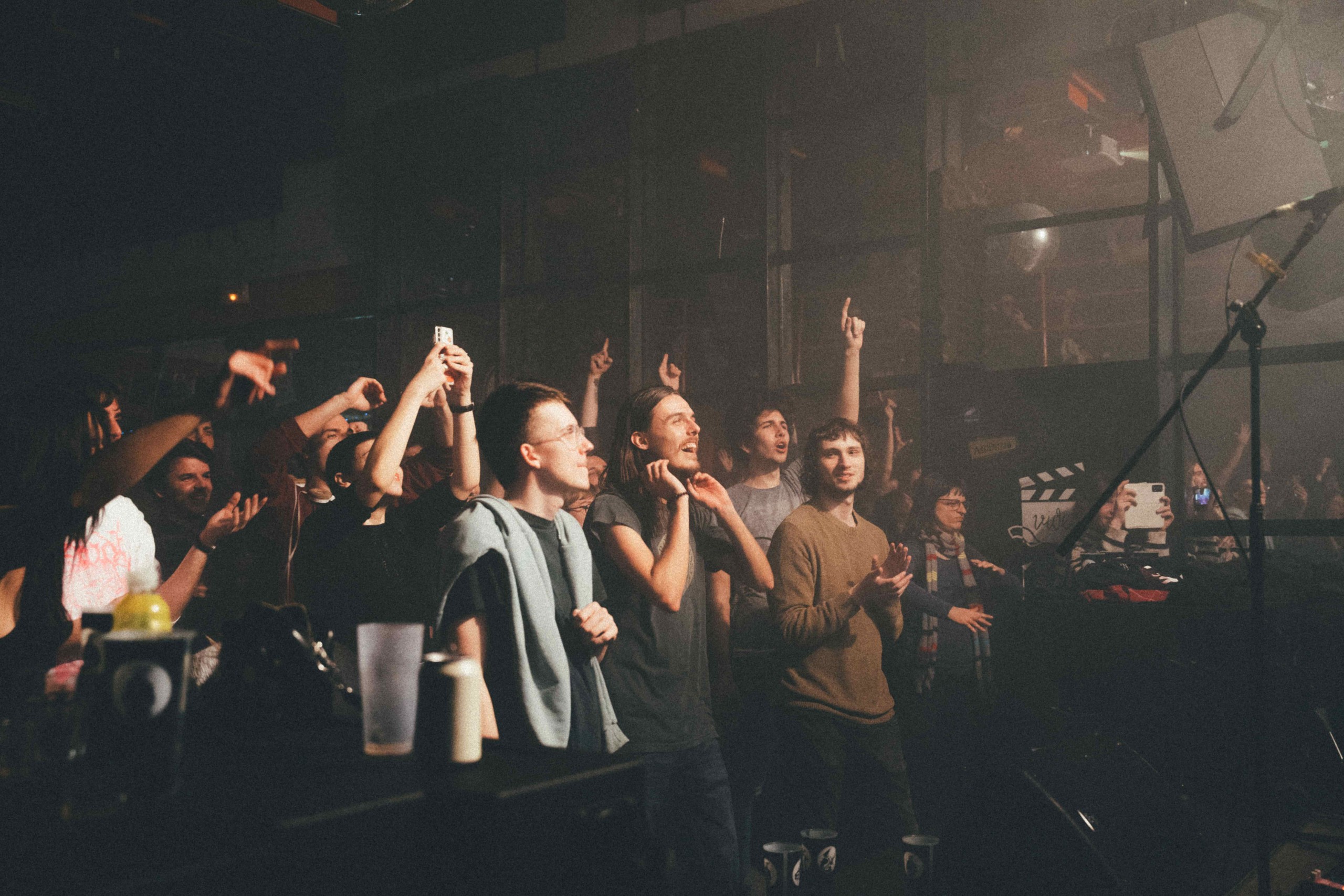 Publika u prvim redovima u euforiji u KSET-u