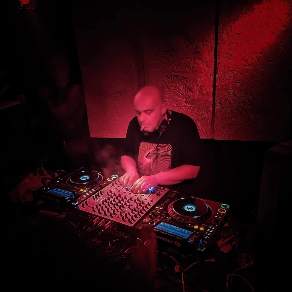 DJ Sessiondigger / FB