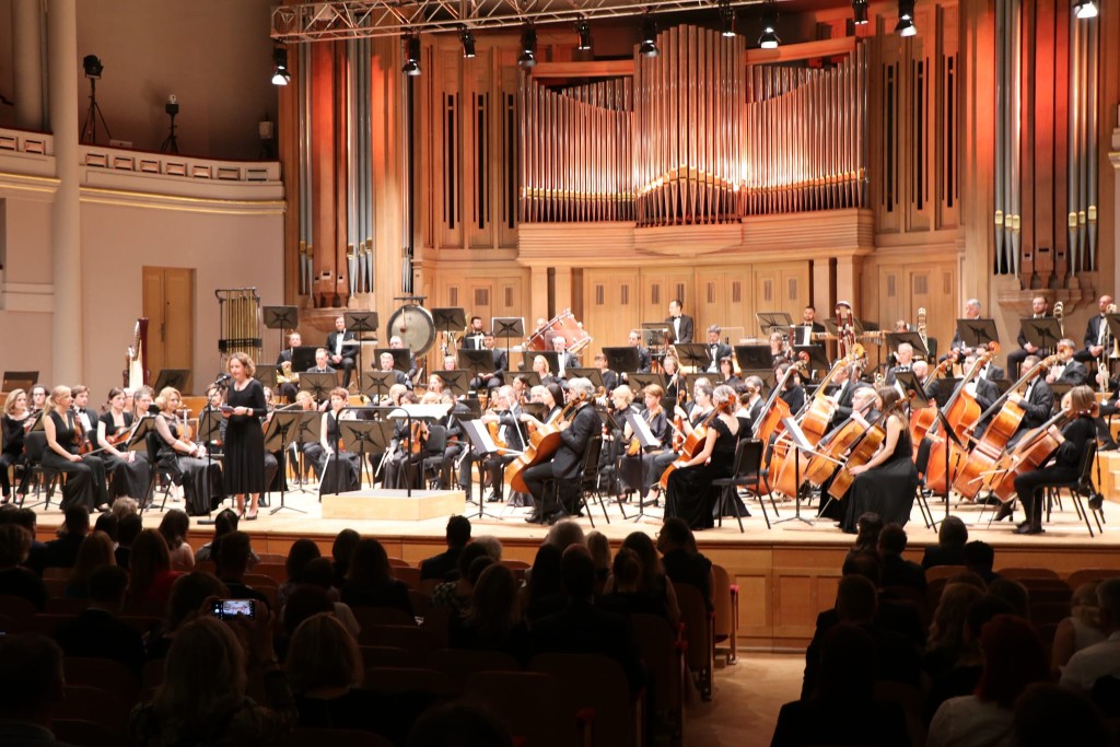 Ovacije Simfonijskom orkestru HRT-a, Martini Filjak i maestru Rophéu u sjedištu Europske unije