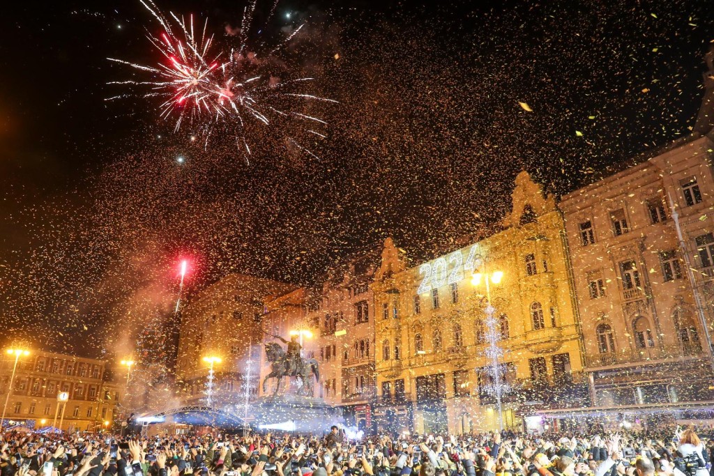 Atmosfera na dočeku nove godne u Zagrebu uz Let 3