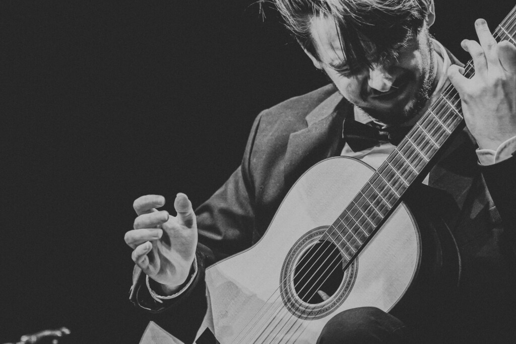 Filip Mišković, guitarra viva