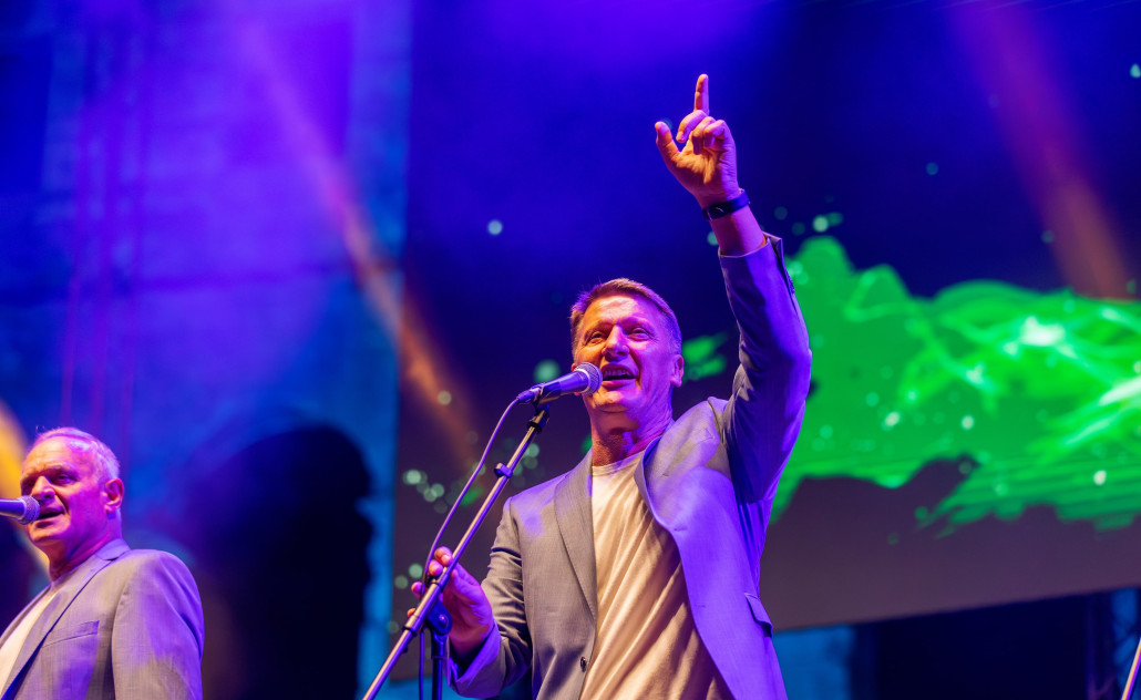 Tomislav Bralić i klapa Intrade u pulskoj Areni / foto: Željko Vidinović