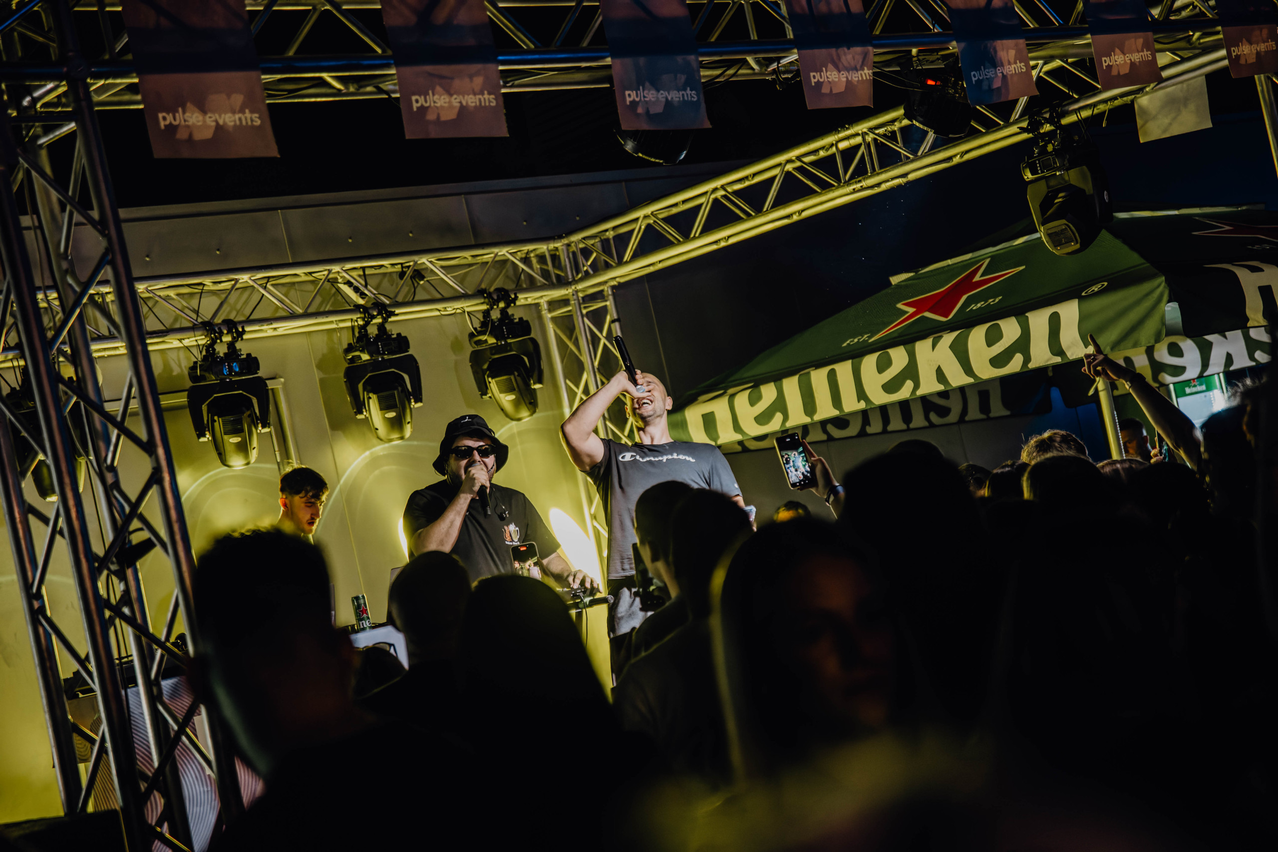 z++ na krovu Kulturnog centra / Marko Tuđan, yem