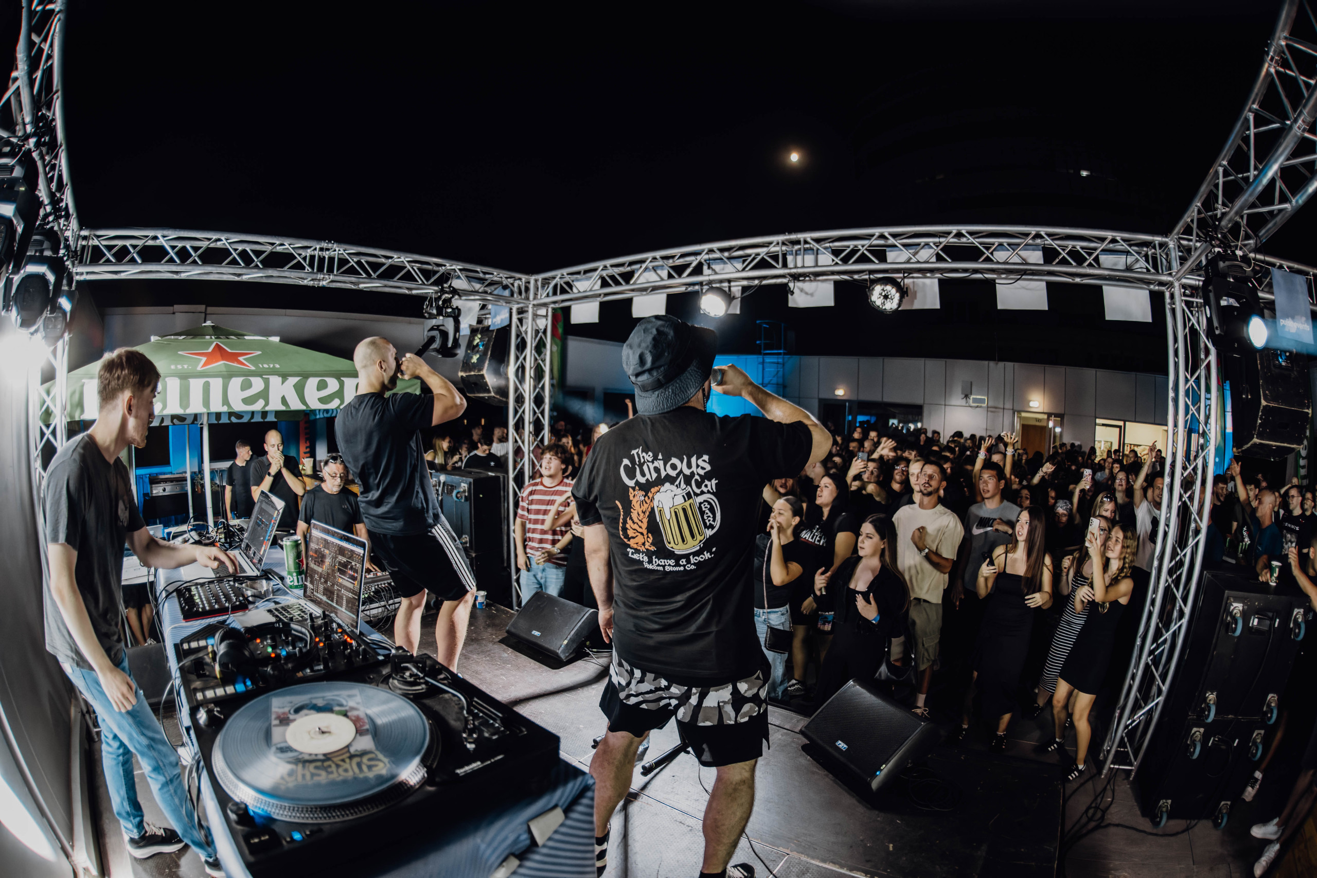 z++ na krovu Kulturnog centra / Marko Tuđan, yem