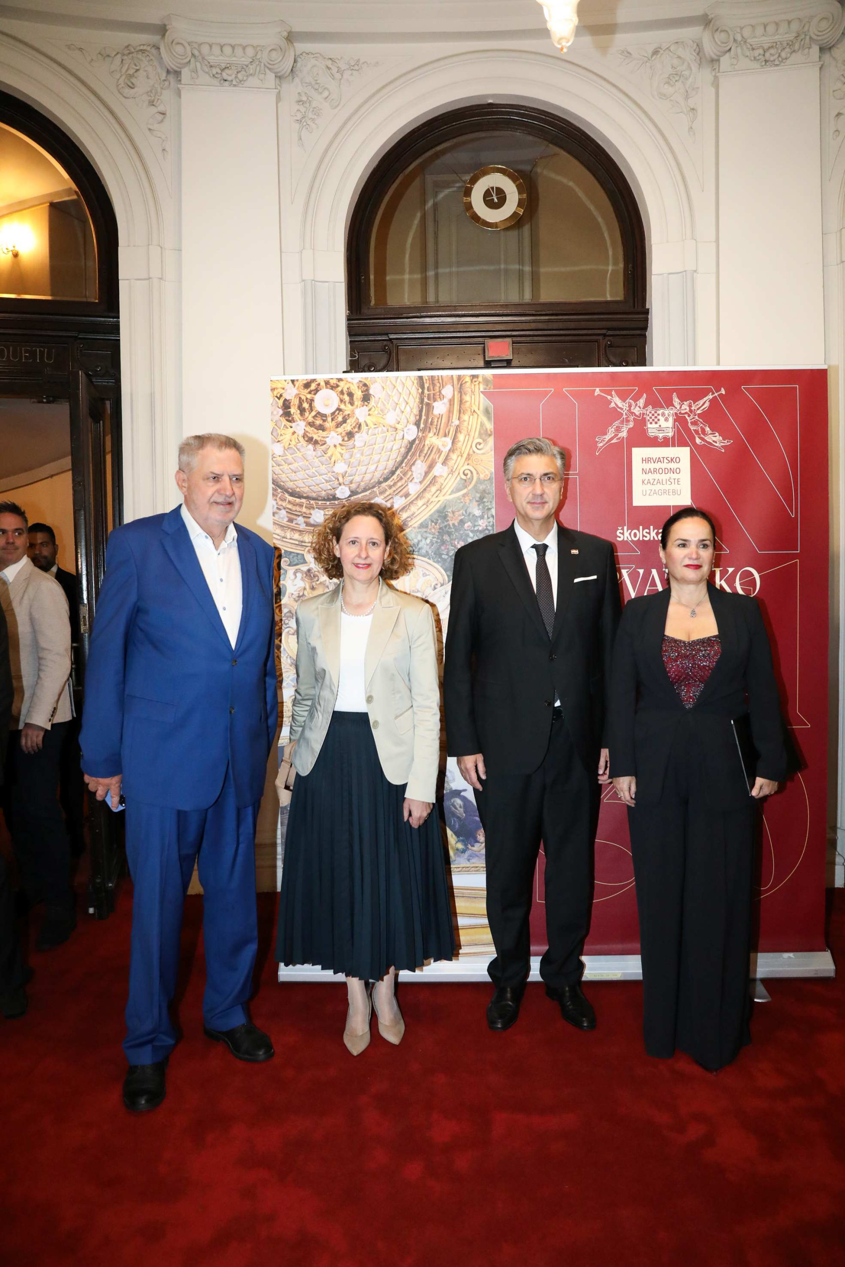 Monografija Hrvatskoga narodnog kazališta u Zagrebu