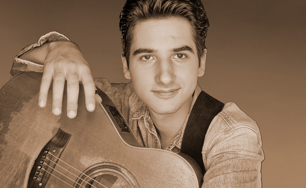 Frano Livingston koristi osebujnu fingerstyle tehniku u sviranju gitare Frano Livingston