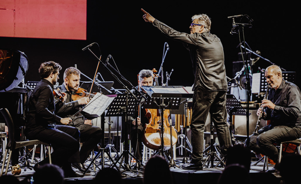 Cantus Ansambl: Aged 20 years - Musical links