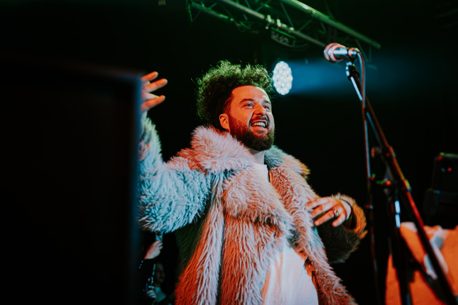 Bolesna braća u Boogaloou / Matej Grgić