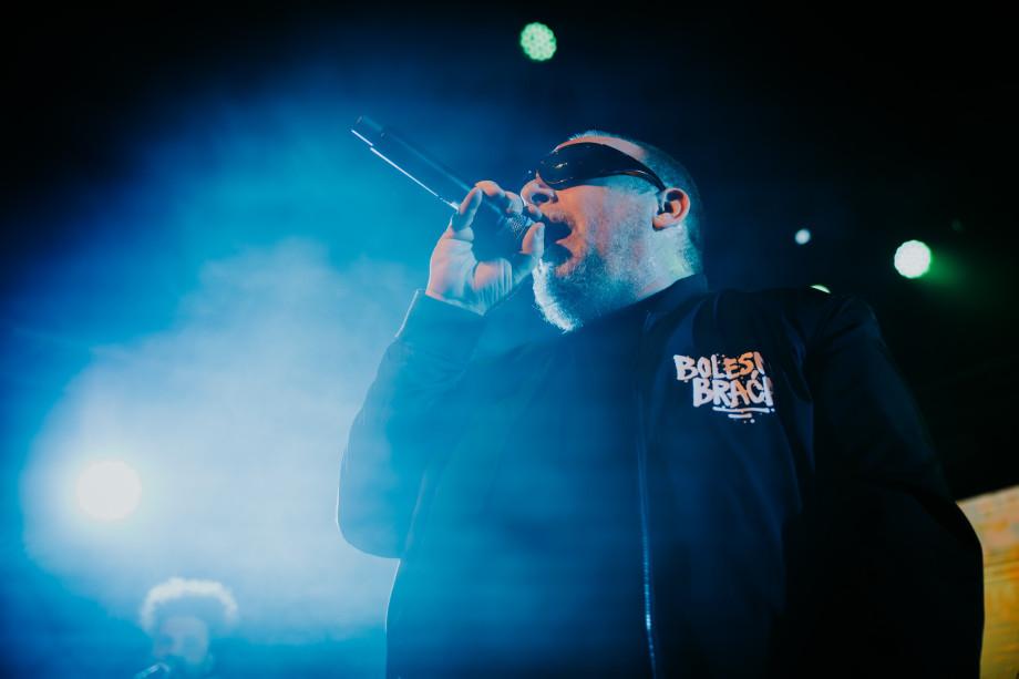 Bolesna braća u Boogaloou / Matej Grgić