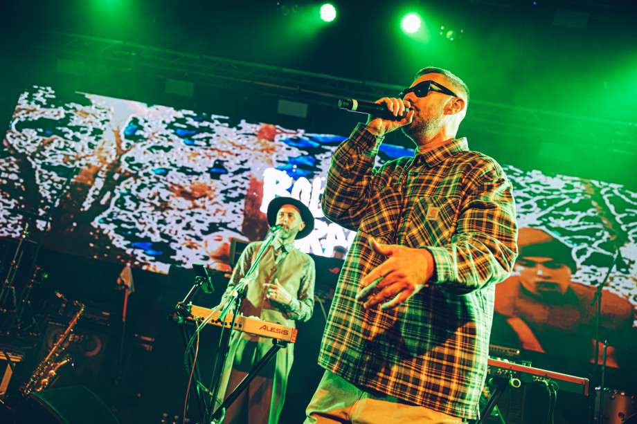 Bolesna braća u Boogaloou / Matej Grgić