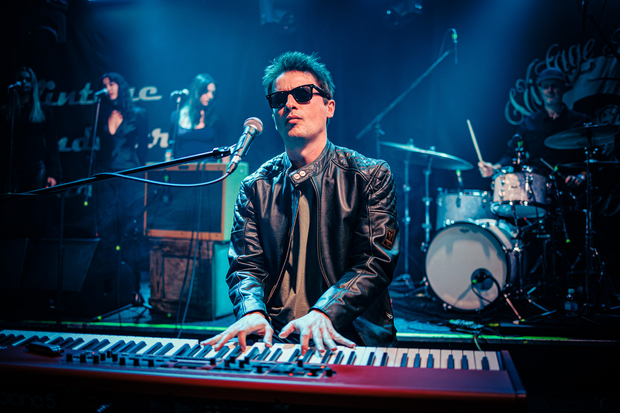 J. R. August u Vintage Industrial Baru