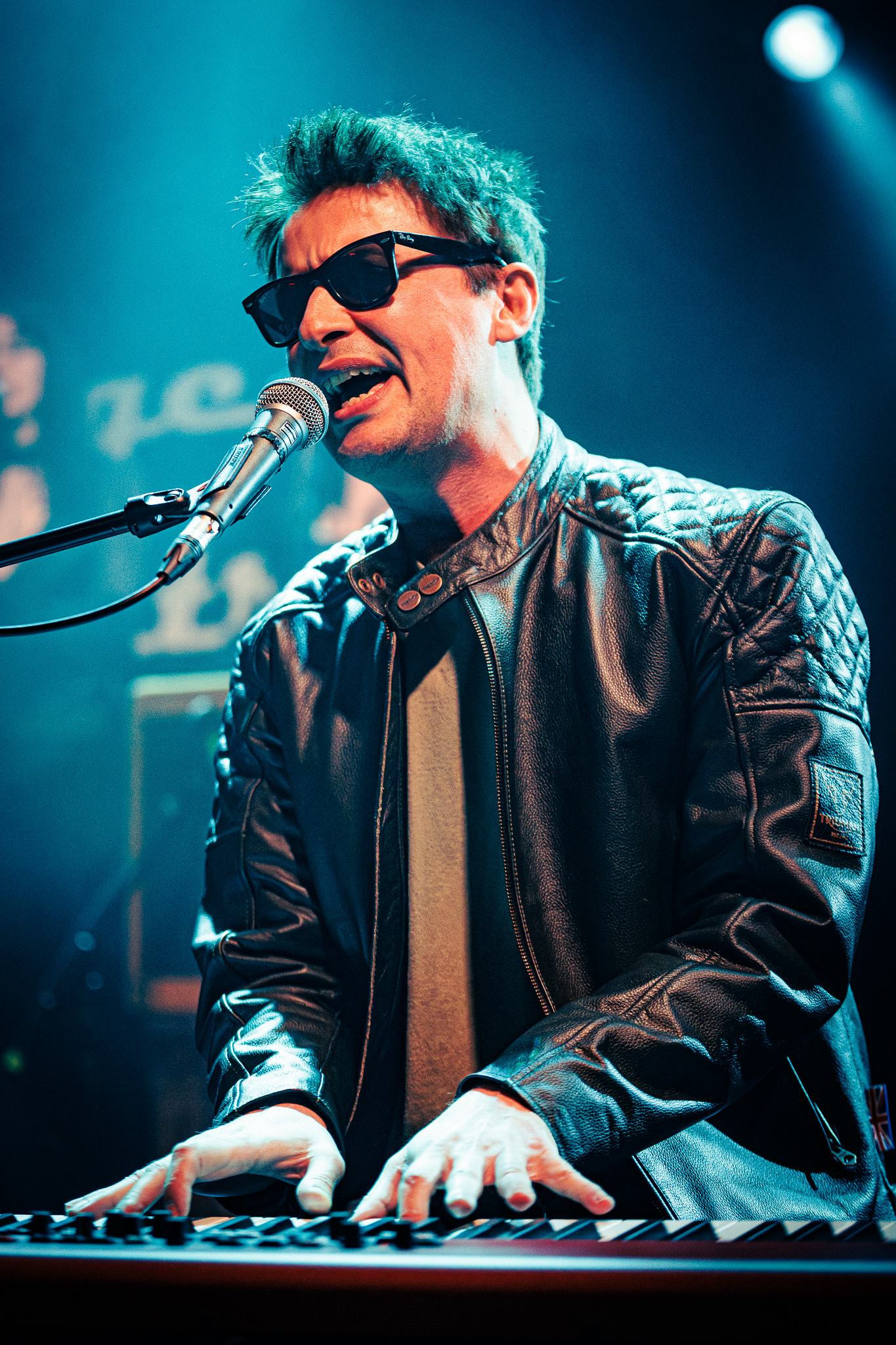 J. R. August u Vintage Industrial Baru