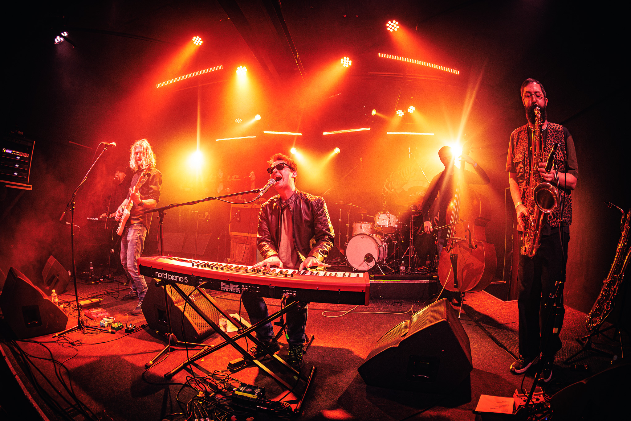 J. R. August u Vintage Industrial Baru