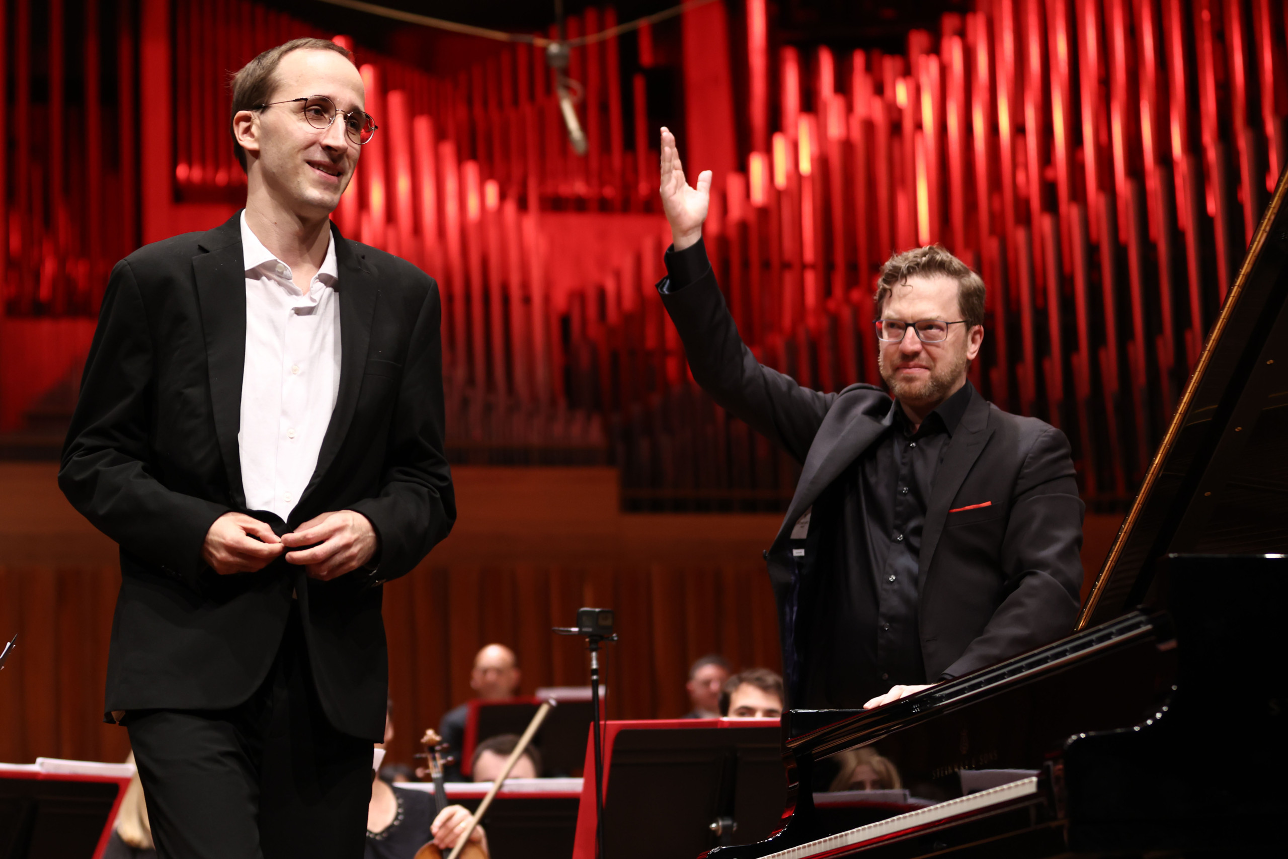 24.4.2026. - KD Lisinski, Zagreb, Hrvatska - Koncert ZGF, Crveni Ciklus, dirigenta Benjamina Bayla, klavir Lovre Marusic. Benjamin Bayl i Lovre Marusic.