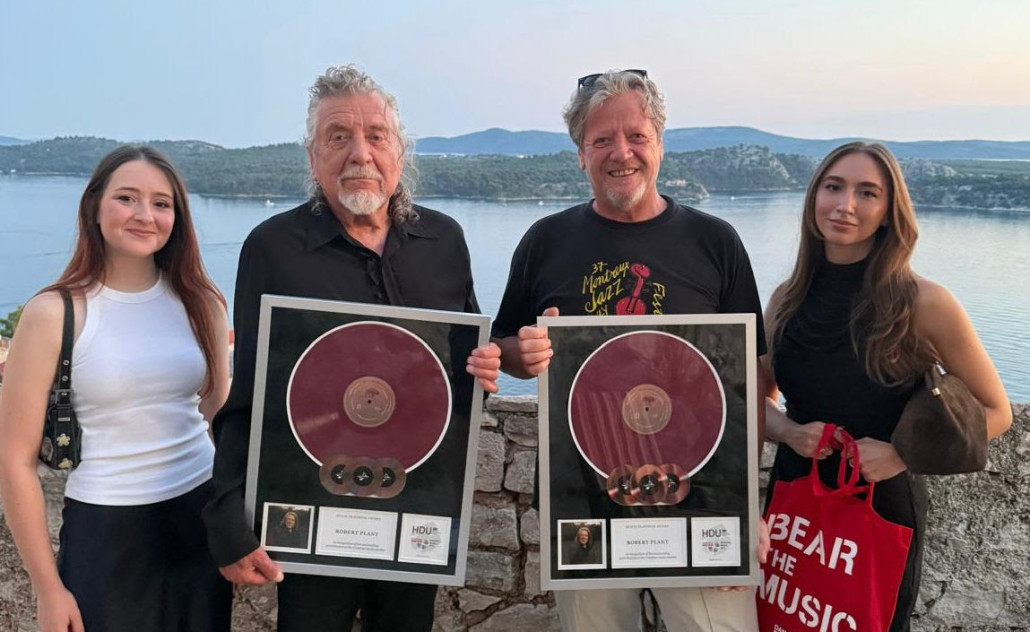 Robert Plant i Multiplatinum Award (Dancing Bear)