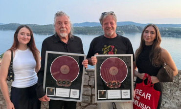 Robert Plant i Multiplatinum Award (Dancing Bear)
