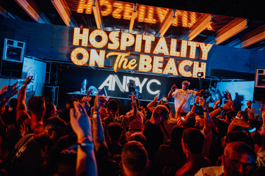 Hospitality on the Beach / Marko Tuđan